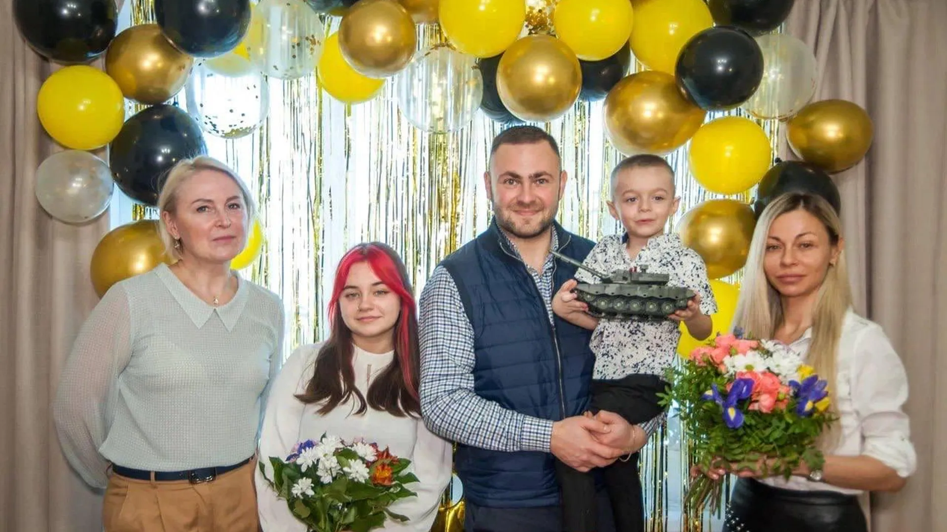 В Красногорске поздравили маленького сына участника СВО с днем рождения