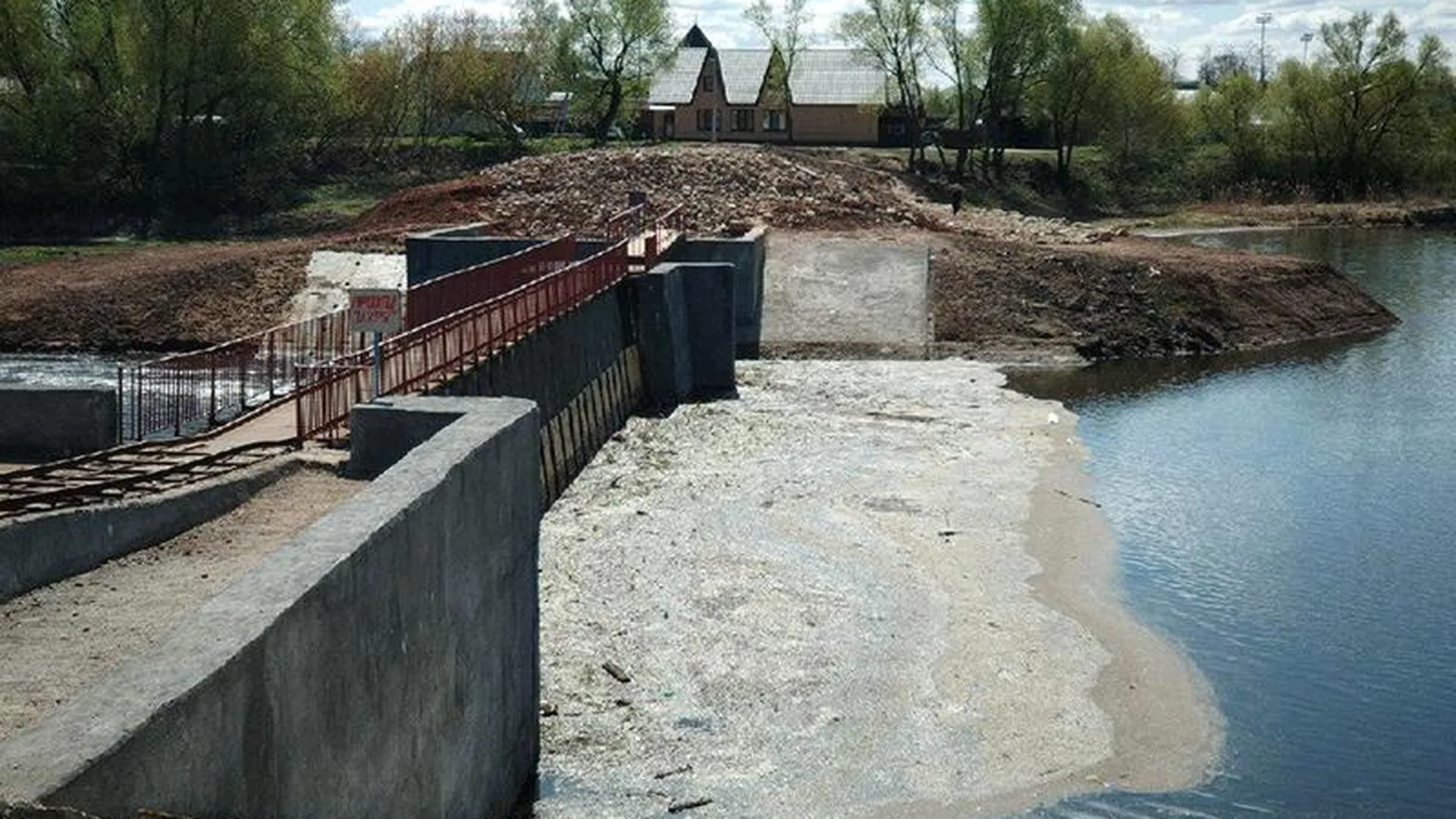 Ремонт плотины вернет воду в реку Осетр в Серебряных Прудах