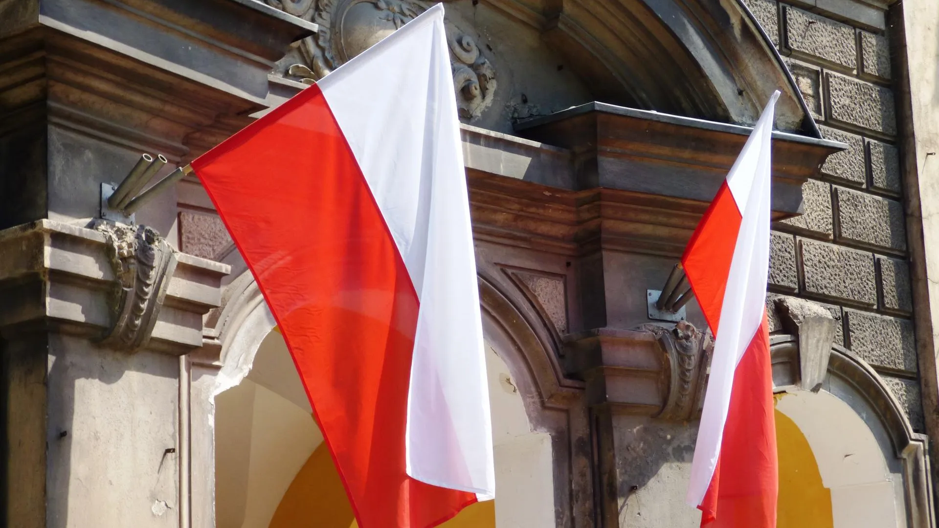 Политолог Мезюхо считает, что Варшава хочет избавиться от украинских беженцев
