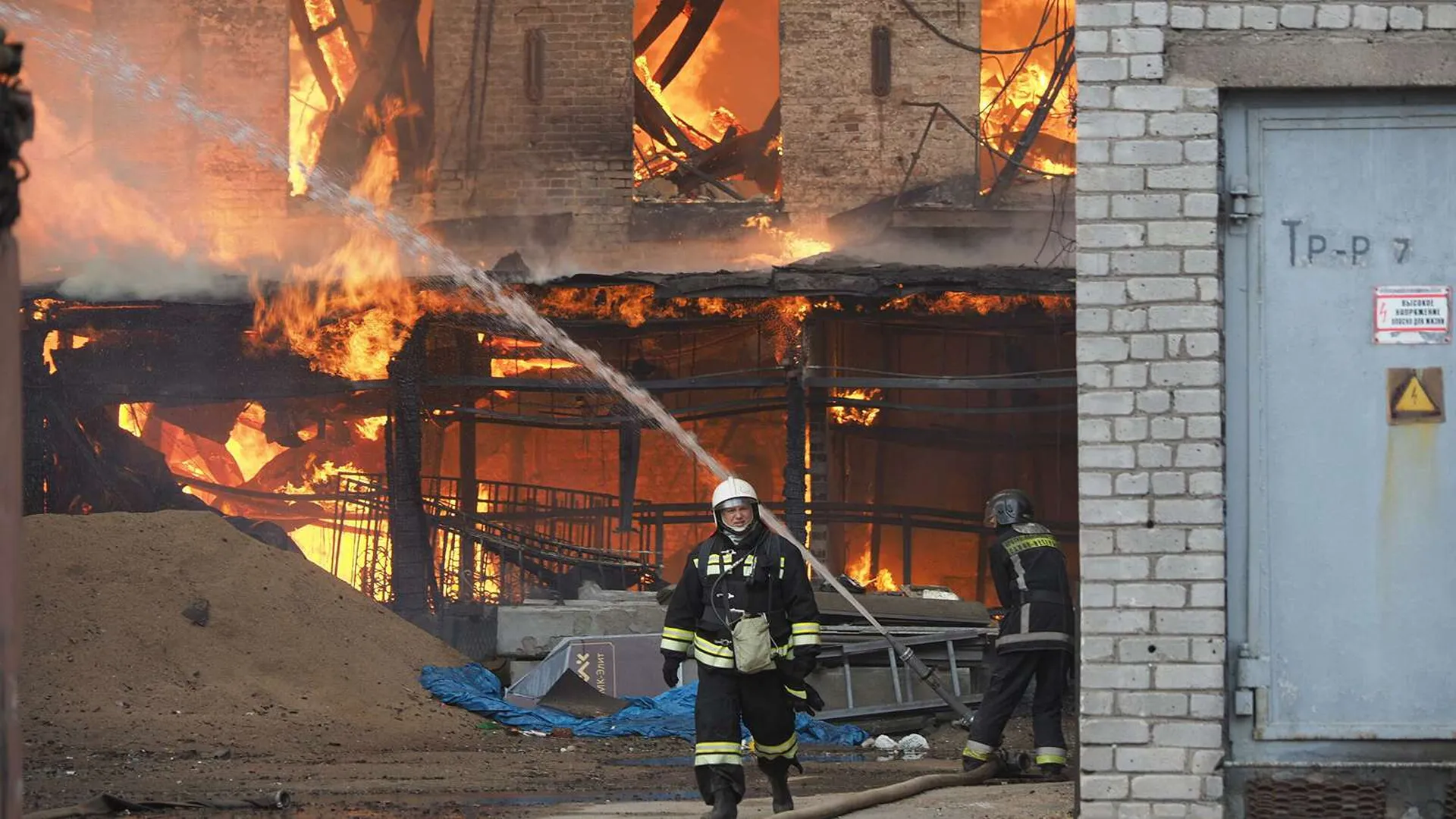 Пожар в хостеле рядом с «Невской мануфактурой» потушили