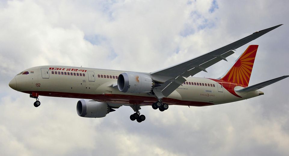 Летевший в США из Индии самолет резко сменил курс и запросил посадку в России