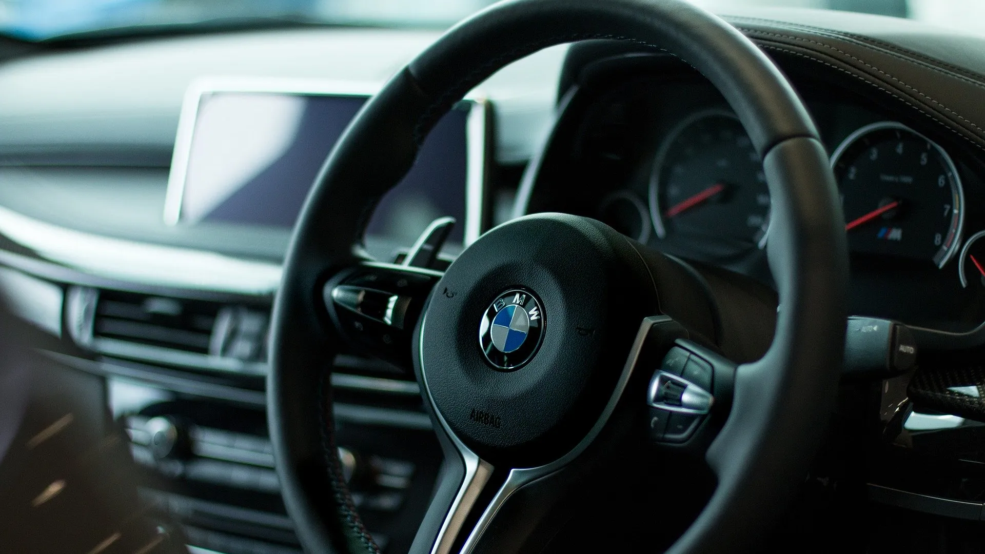 Продажи BMW за полгода снизились в России