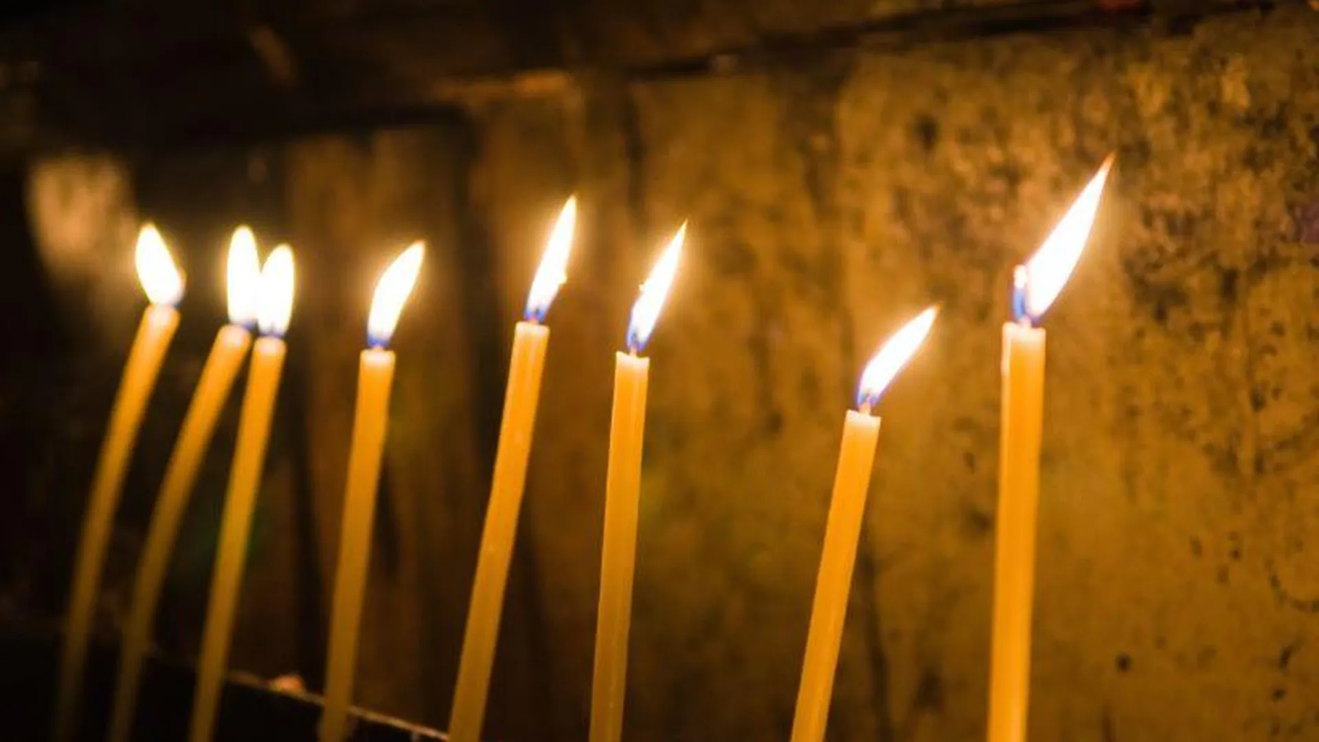 Оставленная без присмотра свеча сожгла дотла церковь в Румынии