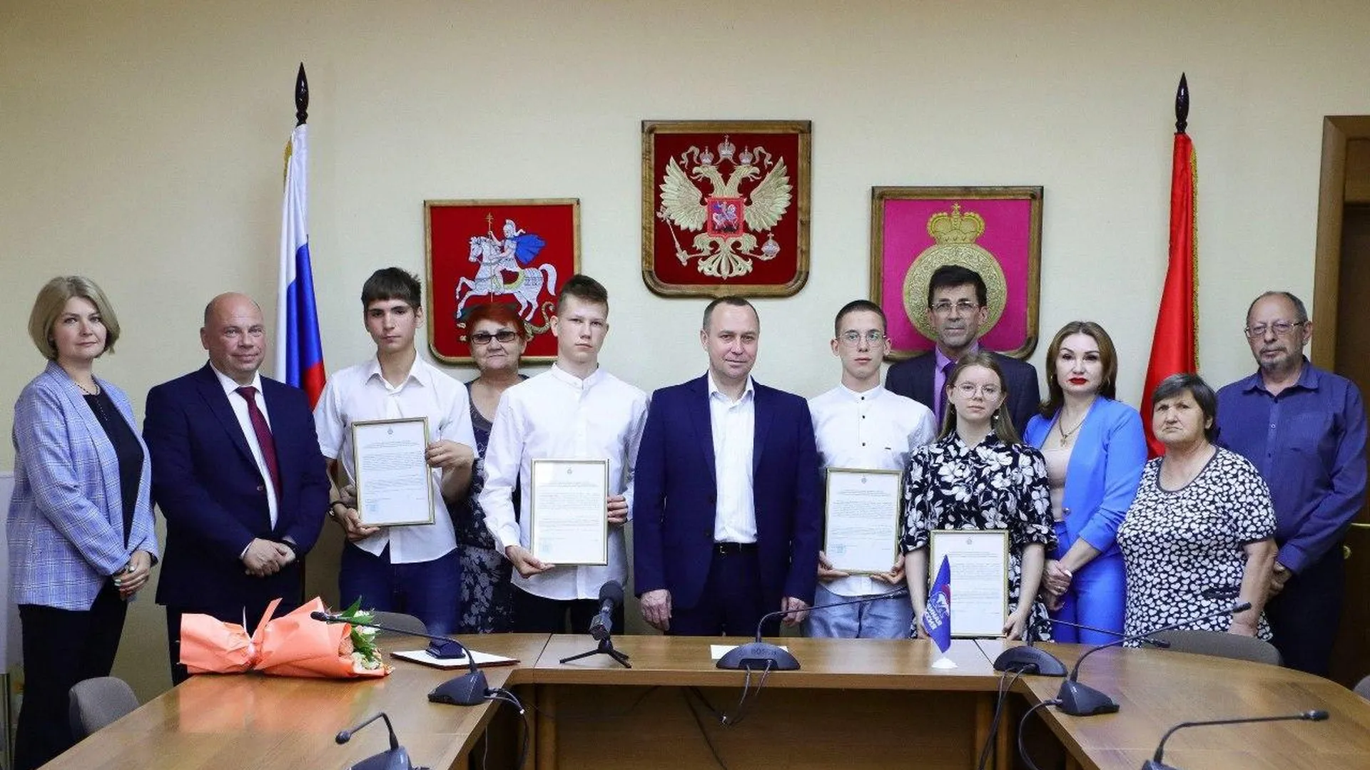 Дети-сироты в Воскресенске получили жилищные сертификаты