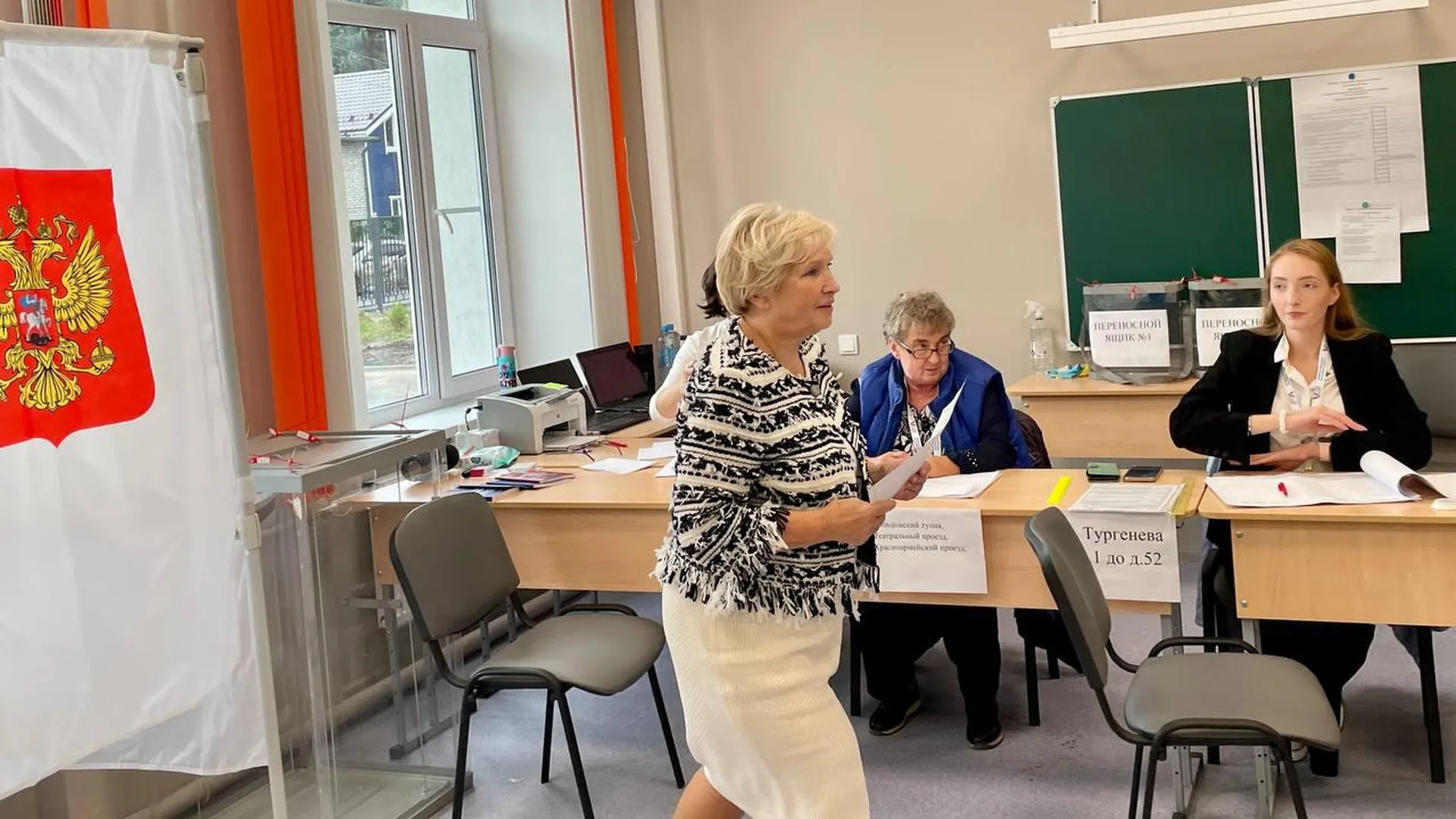 Депутат Мособлдумы Лидия Антонова проголосовала и проверила семь УИКов в Люберцах