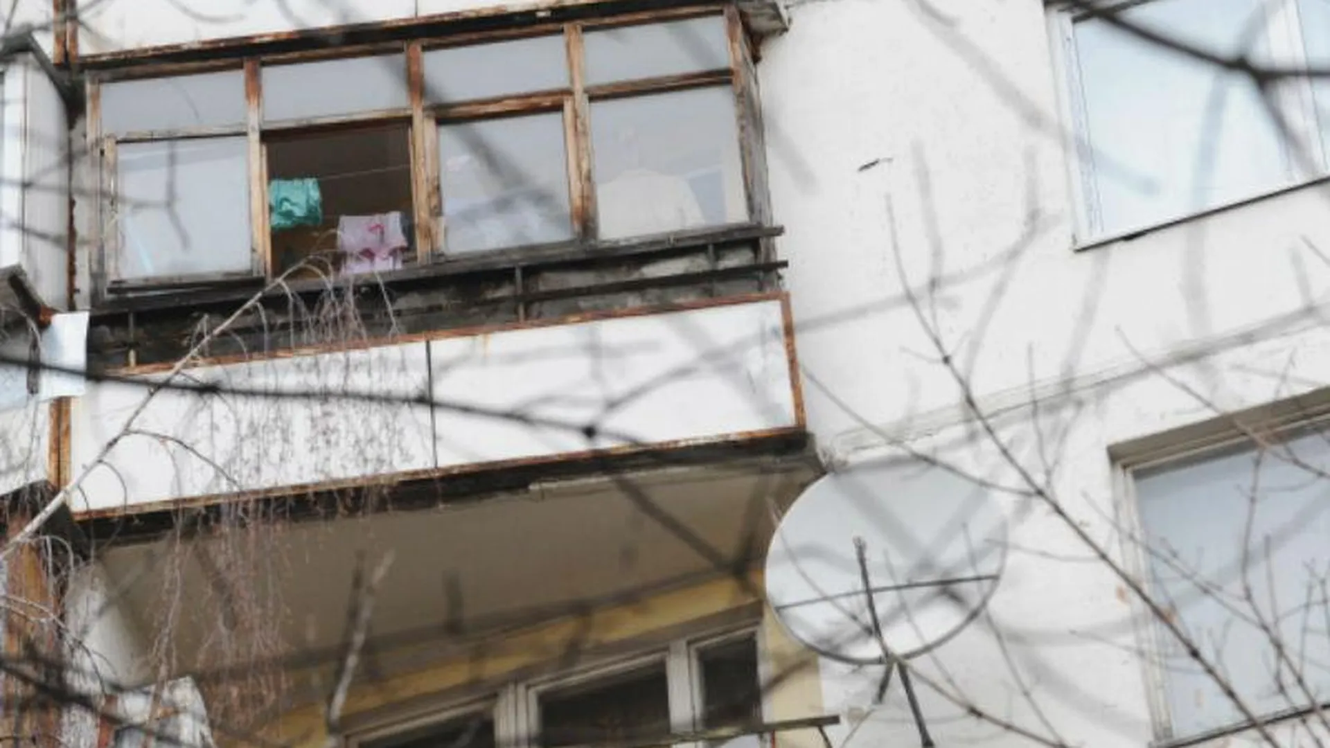 Двухлетняя девочка из Дубны заперла мать на балконе, пришлось вызвать спасателей