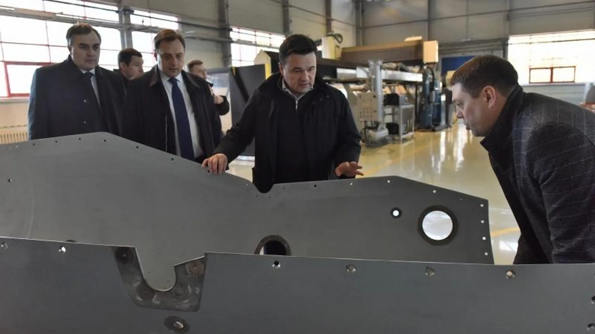 Воробьев осмотрел новый цех завода по производству самолетов МиГ в Луховицах