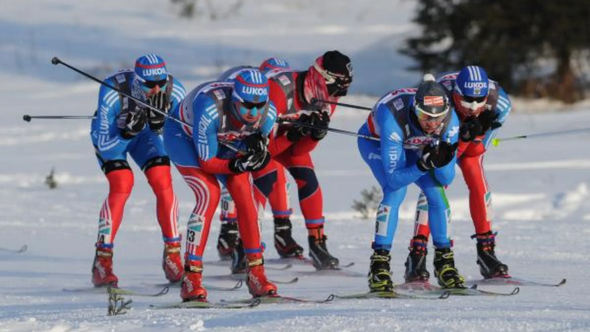 Российские лыжники пришли вторыми в эстафете на этапе Кубка мира
