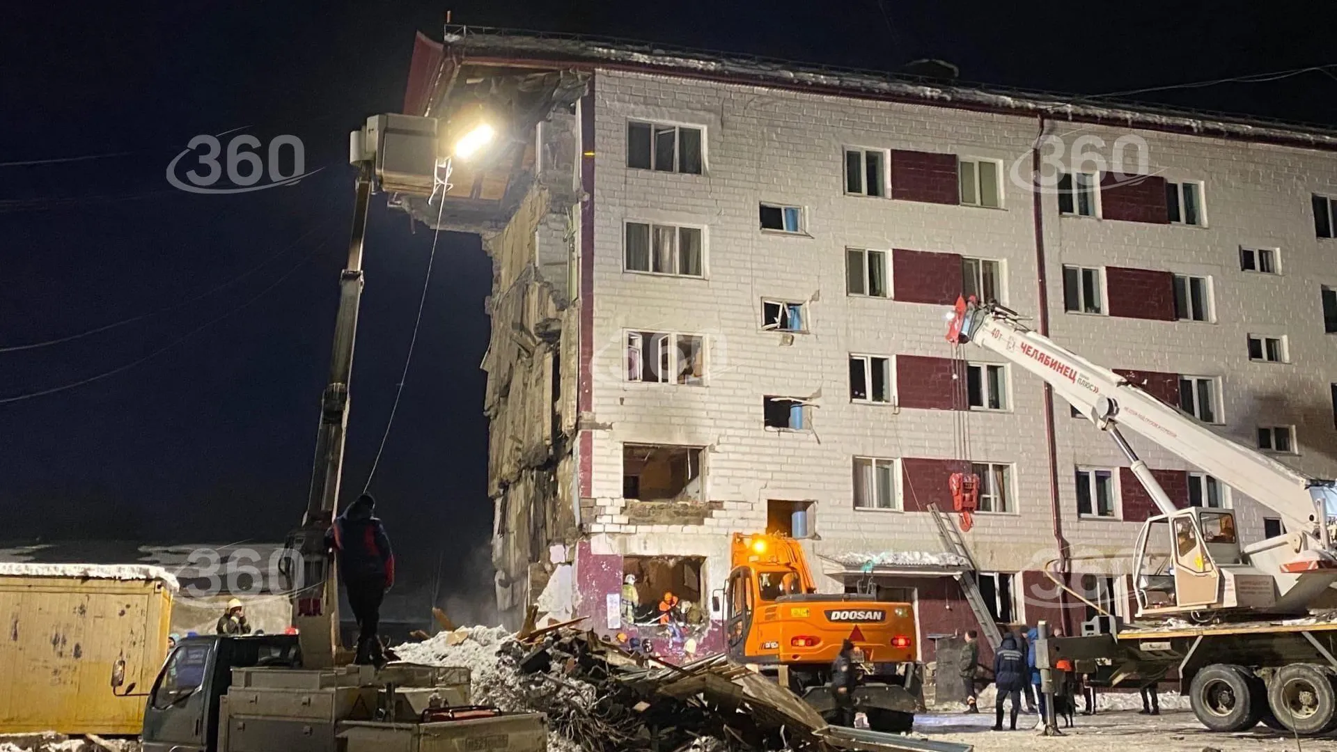 Взрыв газа разрушил пятиэтажку на Сахалине. Что известно на данный момент