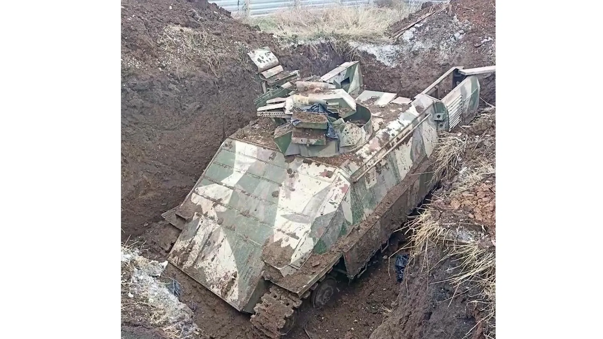 Раскопки украинской боевой машины «Азовец»