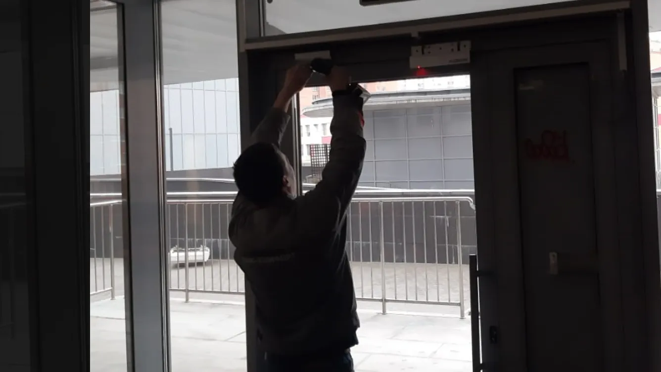 Управляющие компании отремонтировали 3 тысячи дверей в подъездах ...