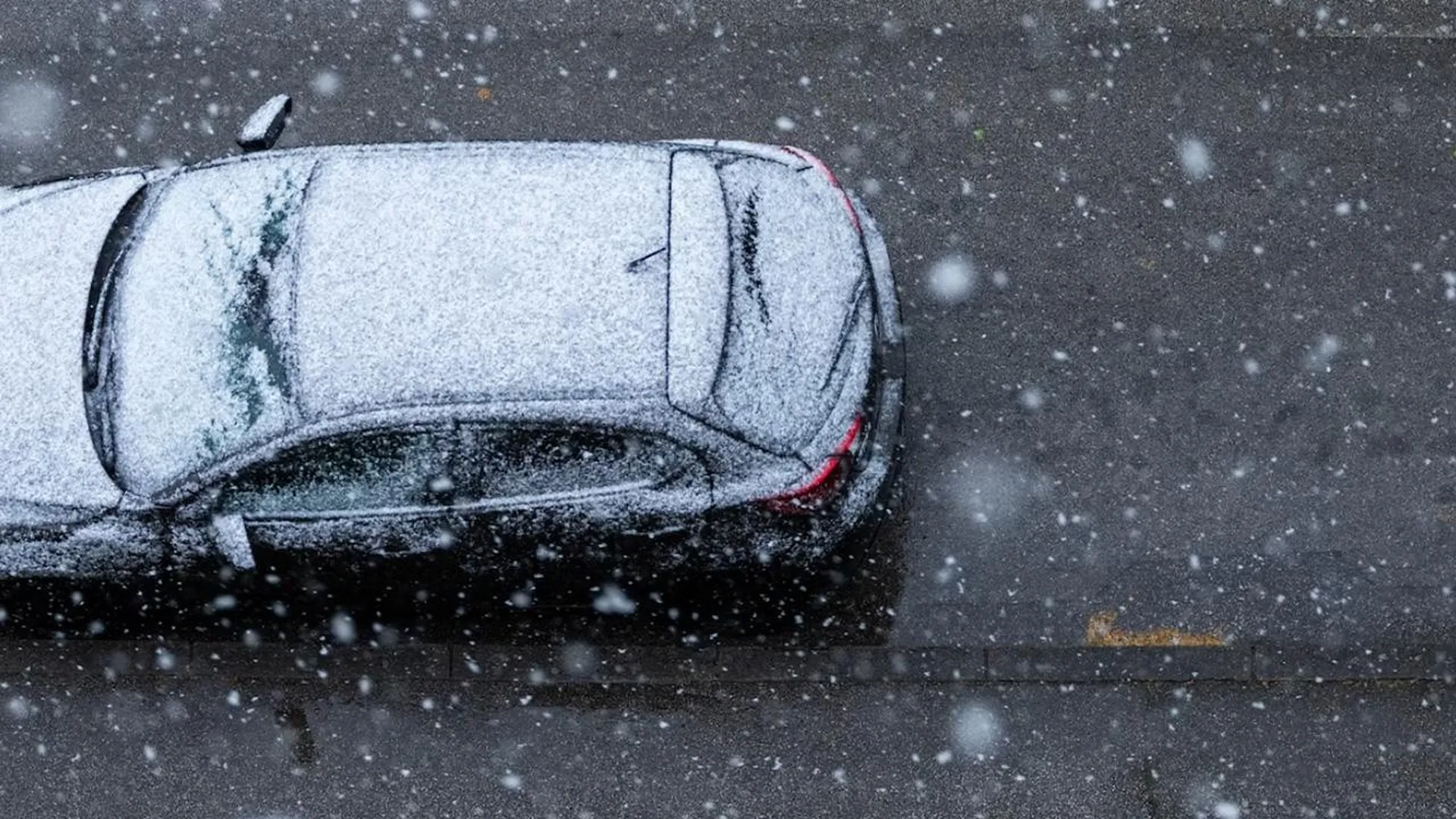 «Снег забился под капот, слетел ремень генератора»: какие опасности поджидают водителей в снегопады