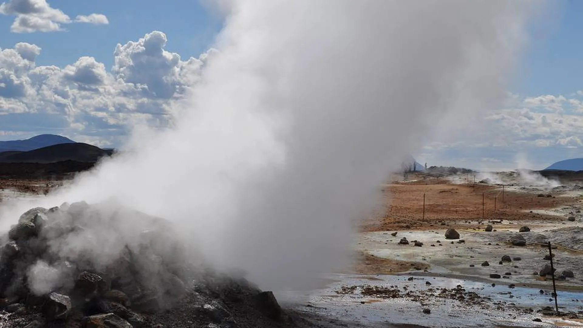 17 тысяч землетрясений разбудят вулкан. Взорвется ли пороховая бочка, на которой стоит Исландия