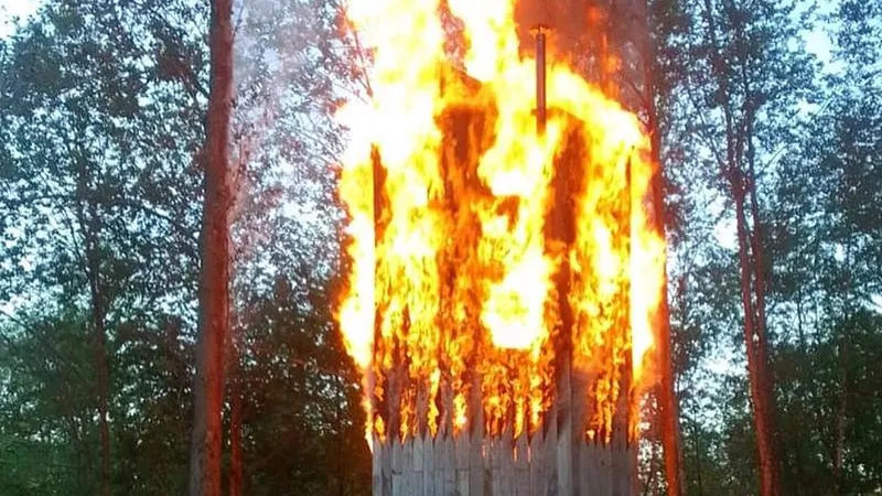 В усадьбе Веретьево сгорел главный арт-объект