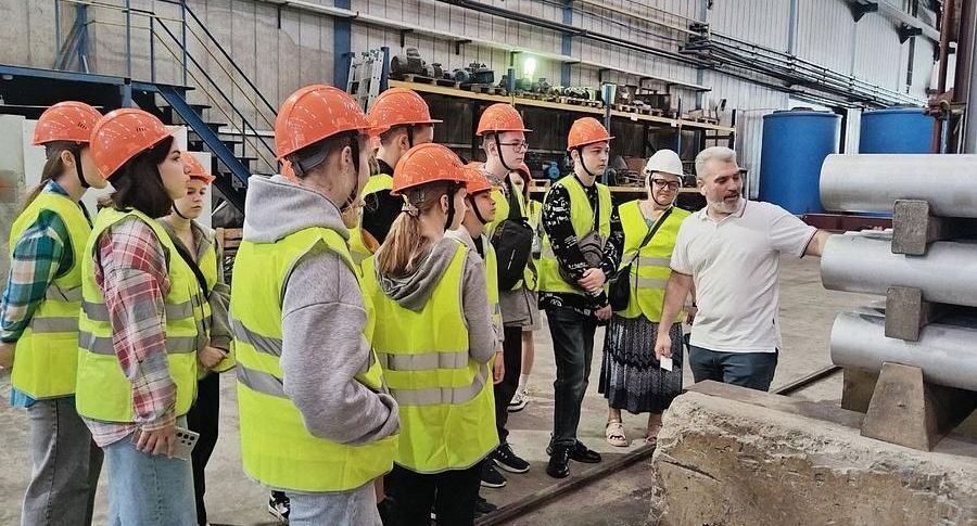 Экскурсия для школьников прошла на заводе металлических изделий в Одинцове