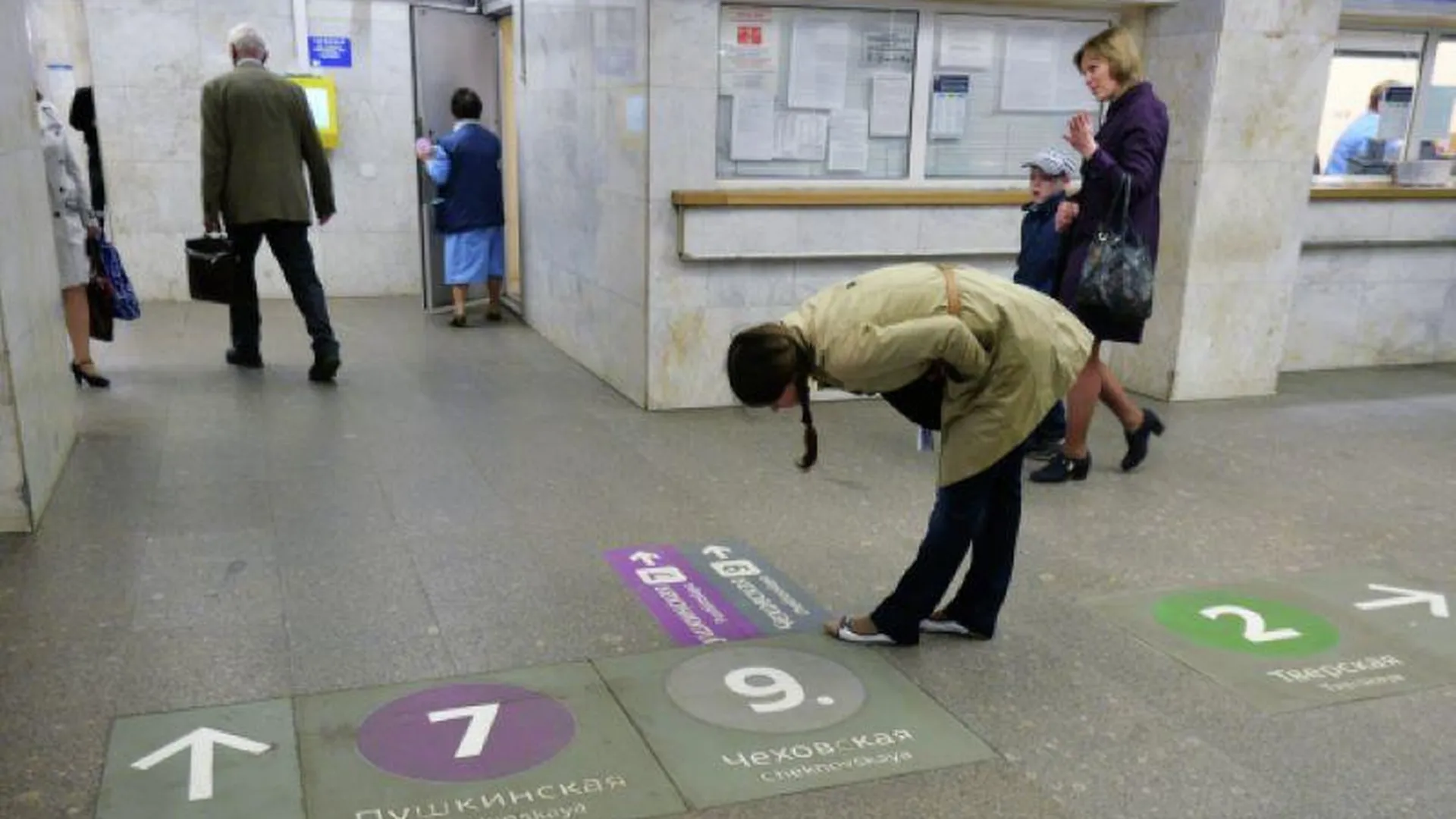 Пересадочные станции метро в Москве оснастят новой напольной навигацией