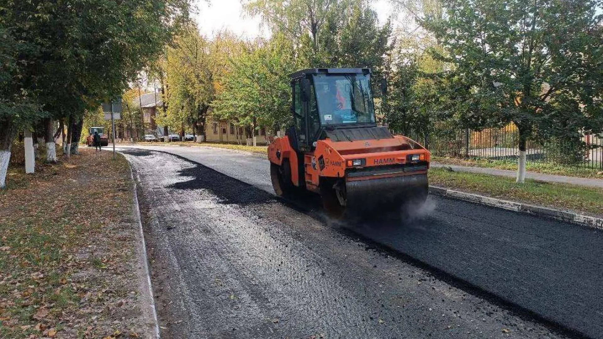Покрытие на шести региональных дорогах обновили в Дмитрове в этом году