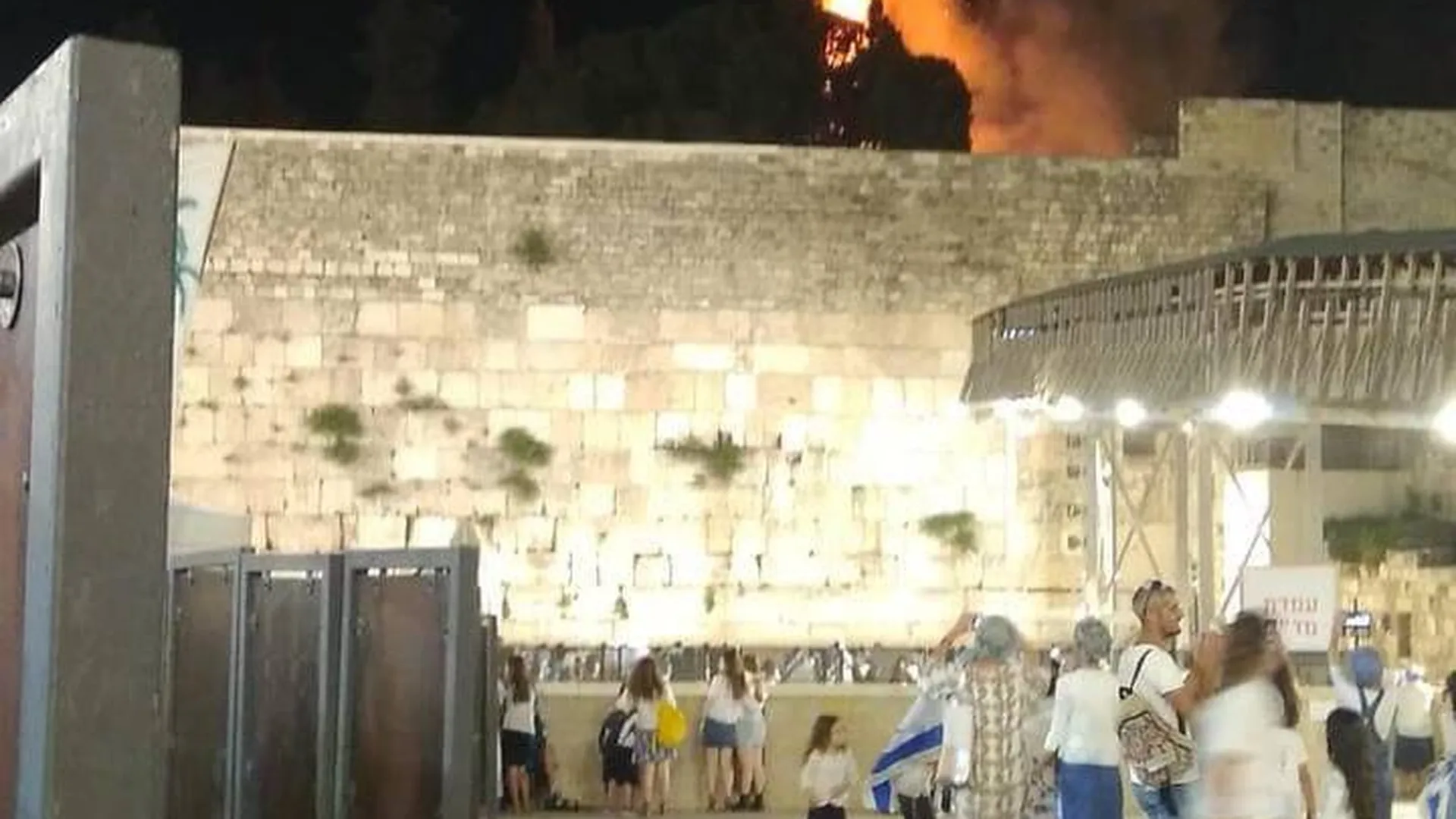 Пожар вспыхнул на Храмовой горе в Иерусалиме. Видео