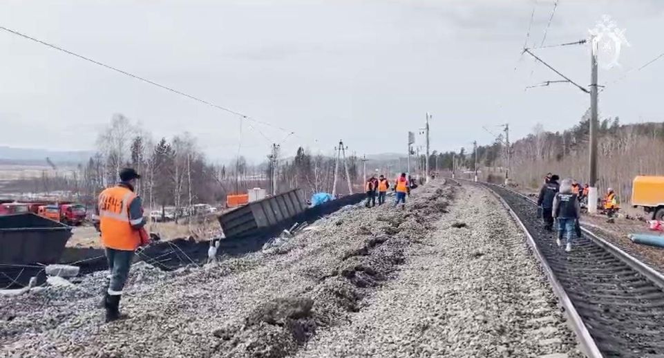 В Забайкалье сошли с рельсов 12 вагонов грузового поезда