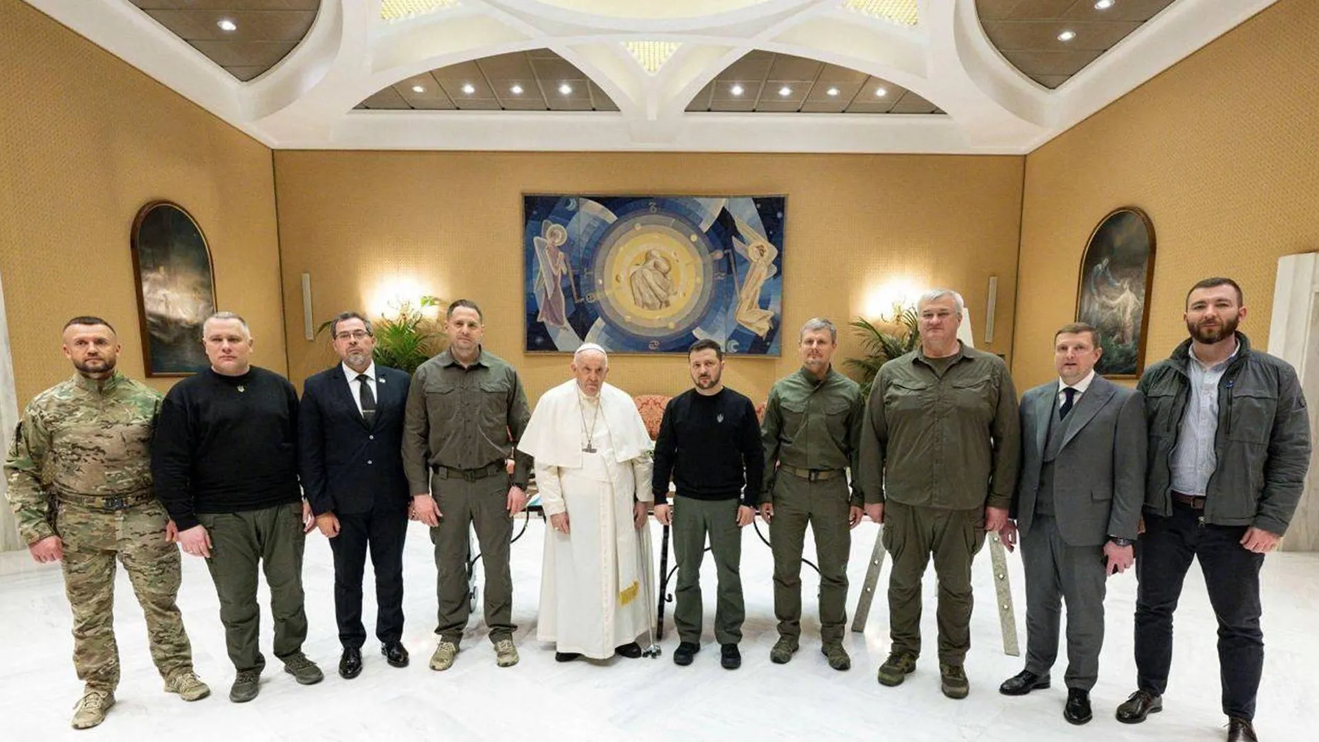 Папа римский Франциск, президент Украины Владимир Зеленский и члены его делегации, 2023 год