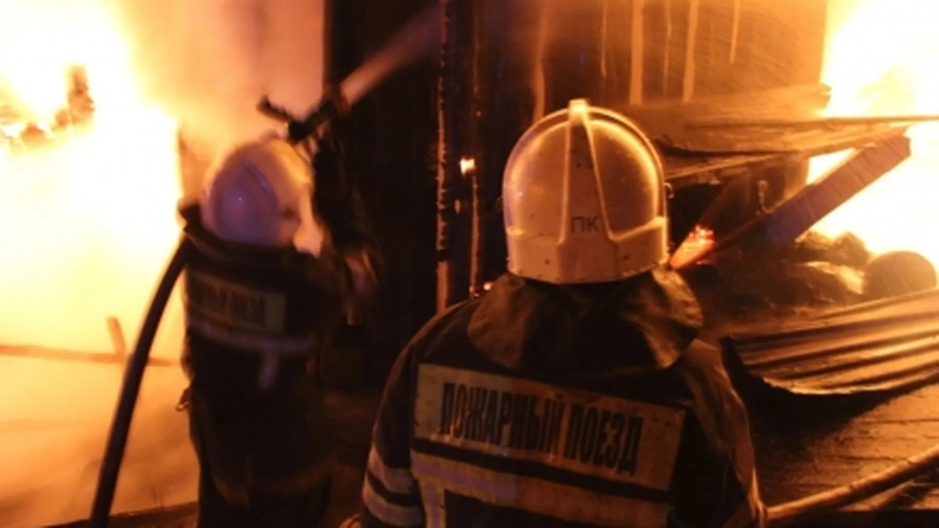 Пожарный ответил актрисе Самбурской на оскорбление его профессии