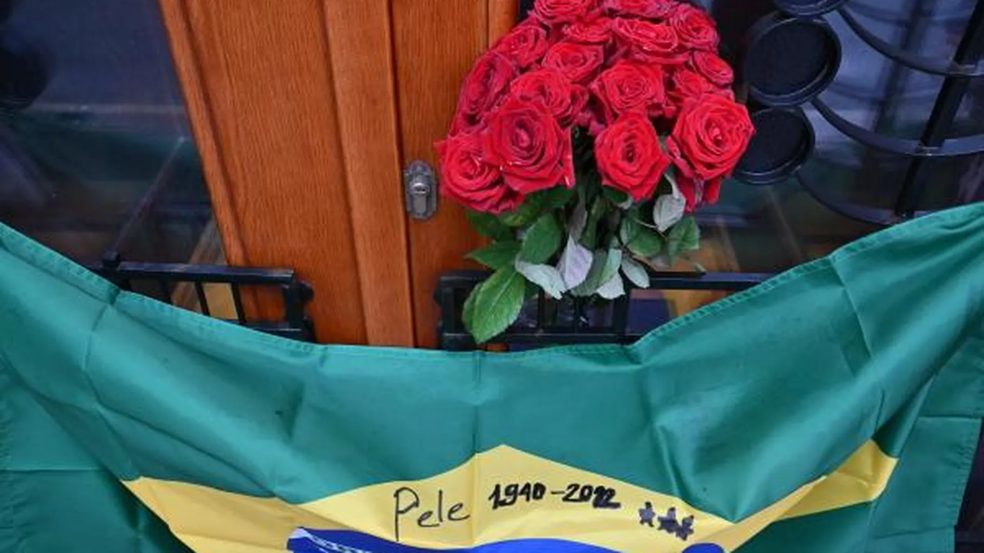 Гроб с телом легенды сборной Бразилии доставили на стадион «Сантоса»