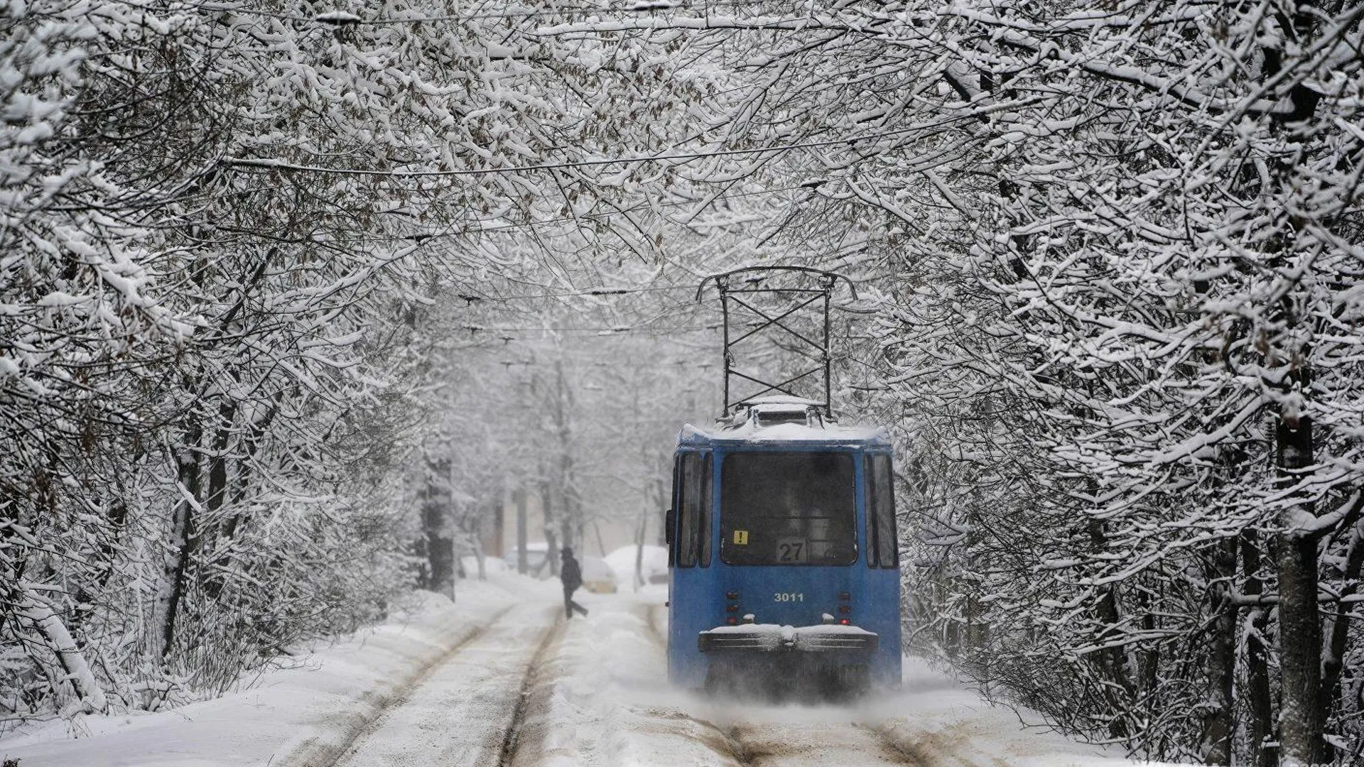 Трамвай слетел с рельсов в Москве