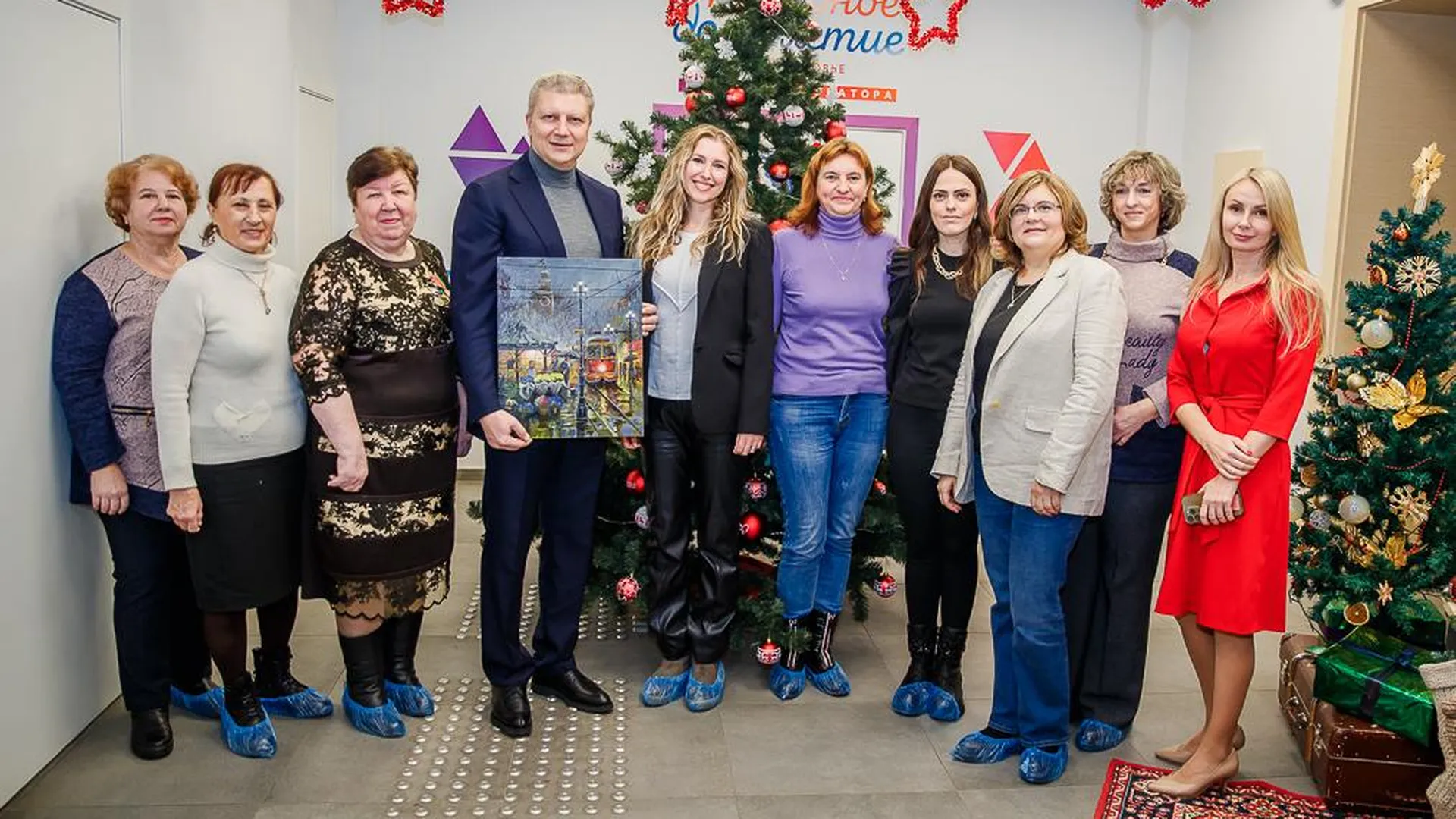Андрей Иванов встретился с представителями общественных организаций инвалидов и передал им подарки
