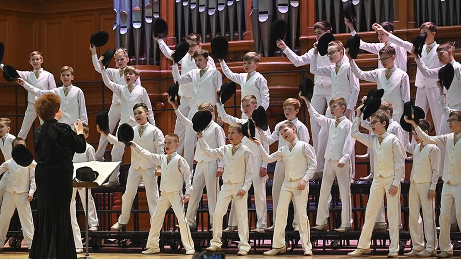 300 учеников и выпускников хоровой школы «Дубна» выступили в Московской консерватории