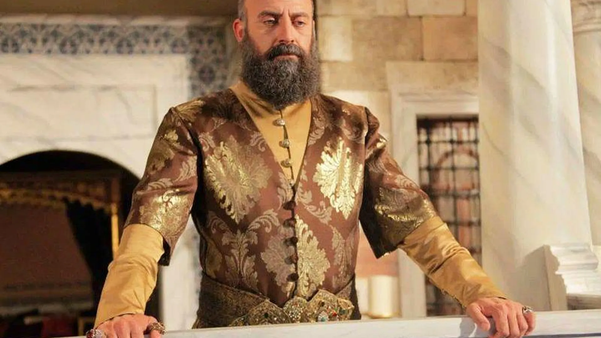 Почему жена заставляет мужа преображаться в турецкого султана из сериала – ответ психолога