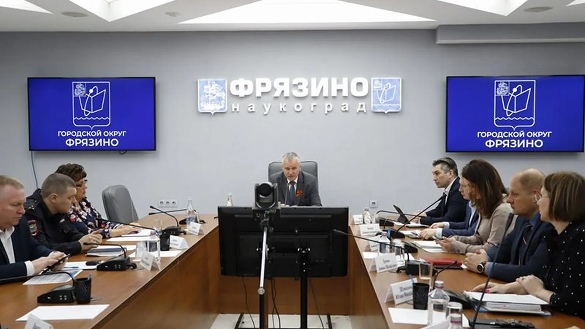 Глава Фрязино Дмитрий Воробьев обсудил вопросы аттестации школьников и благоустройства территорий