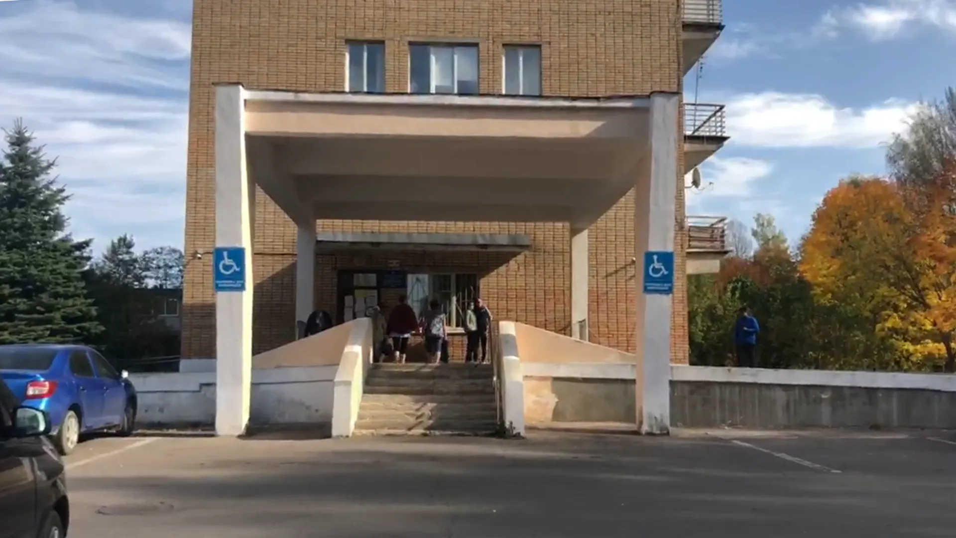 Машина посольства Киргизии приехала к больнице в Ступине