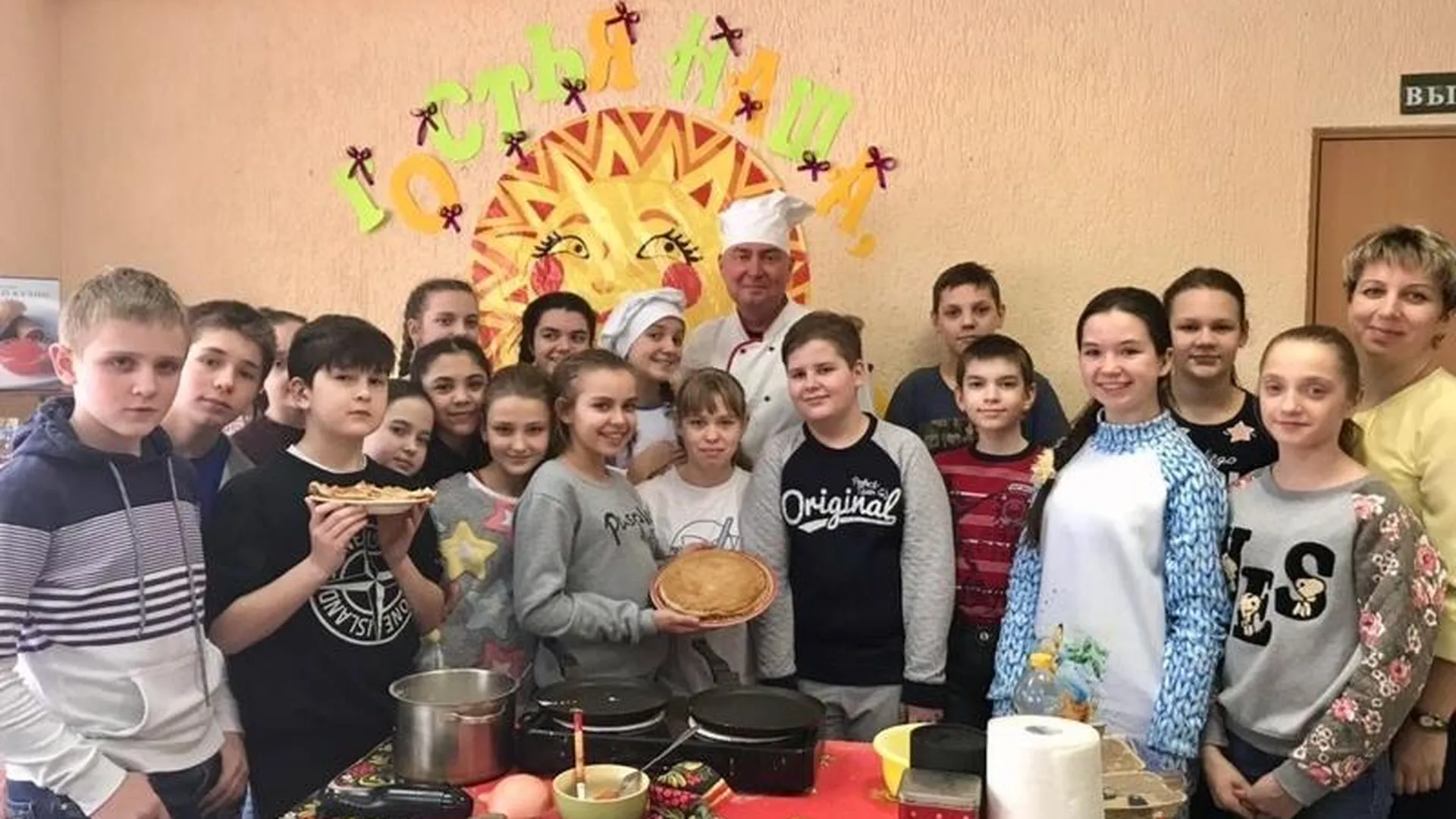 Лучший блинодел Серпуховского района провел для детей кулинарный мастер-класс