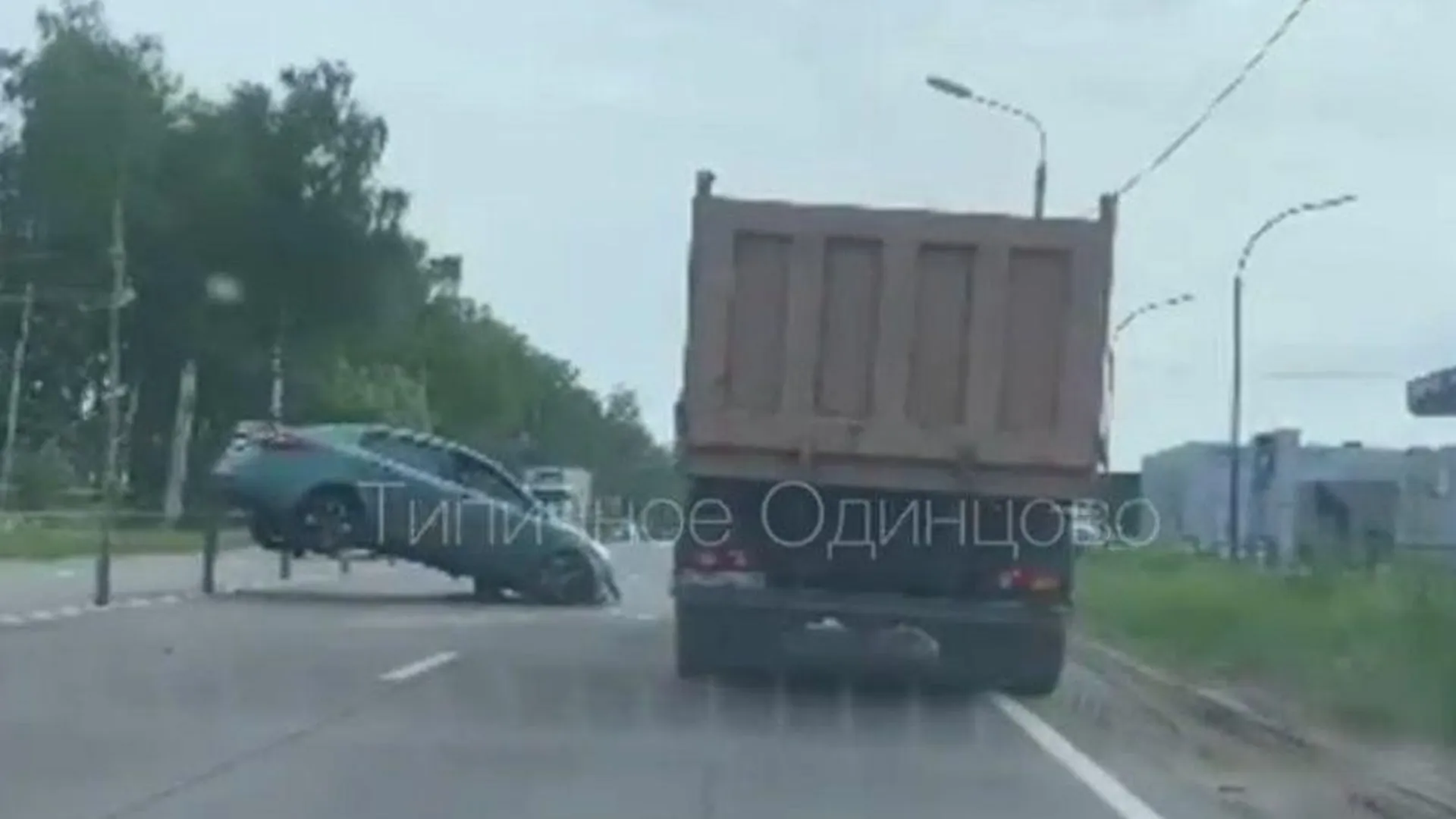Водителя машины, которая вылетела на дорожное ограждение в окрестностях Одинцова, осудили в соцсети