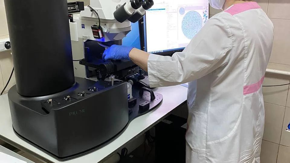Современный прибор для гистологии и анализов поступил в МОНИИАГ | 360°