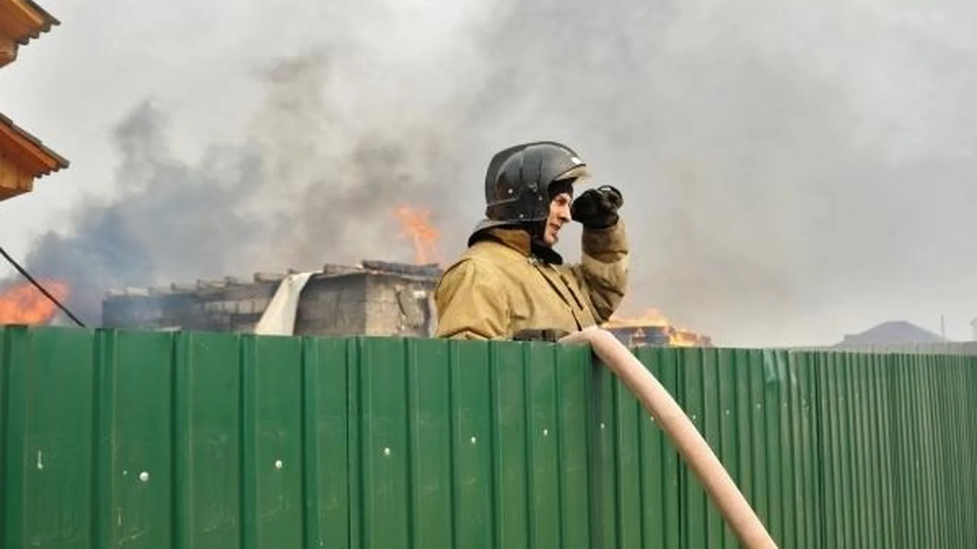 Смерть двух человек на пожаре проверяют в Солнечногорском районе