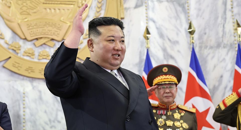Yonhap: в КНДР начали носить значки с портретом только Ким Чен Ына