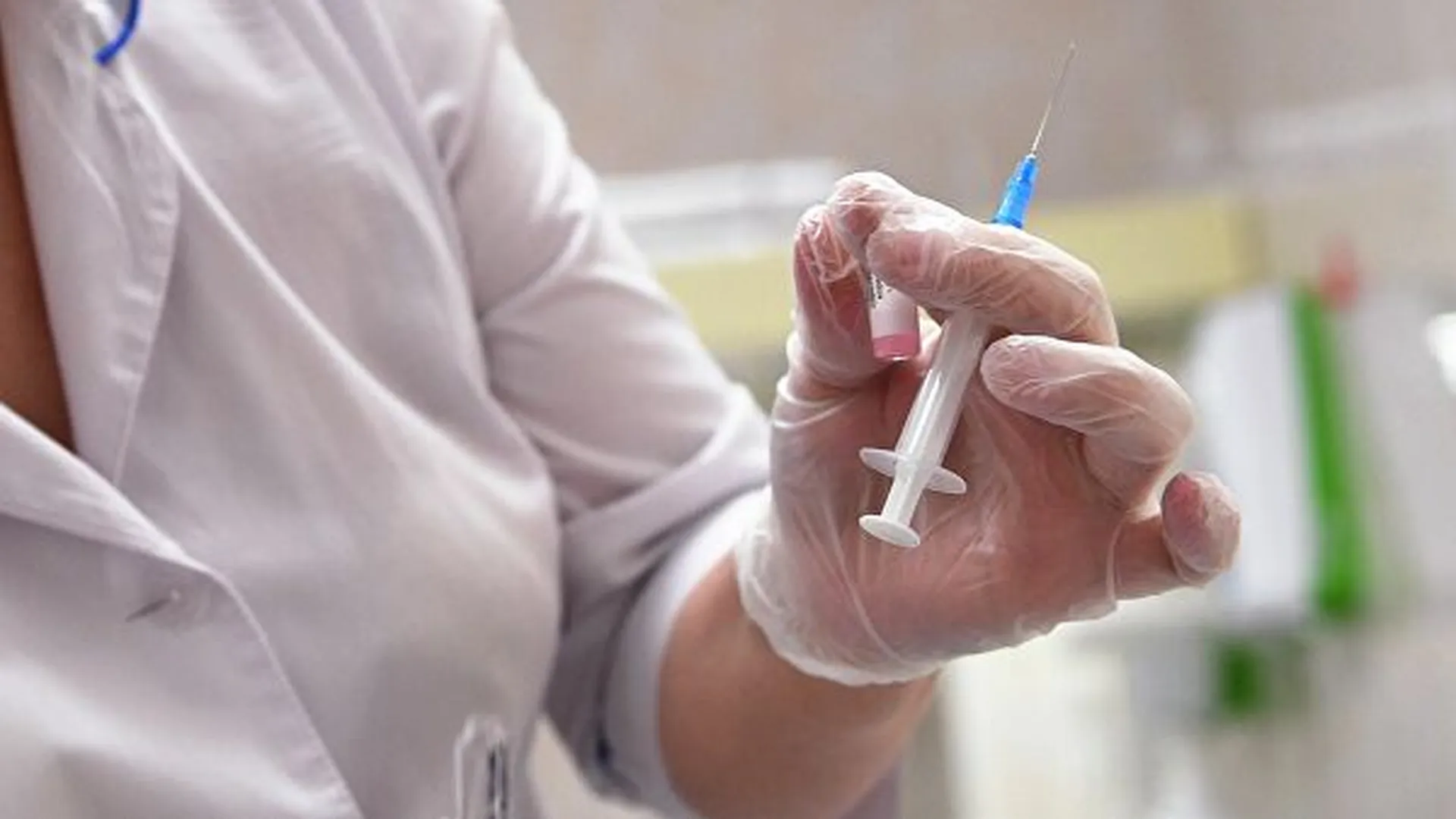 Вакцинация от COVID-19 не вызовет болезнь — центр Гамалеи