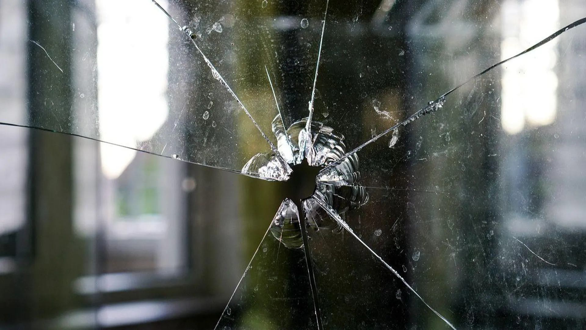 Пьяный донжуан из Киселевска разбил окно в квартиру бывшей жены