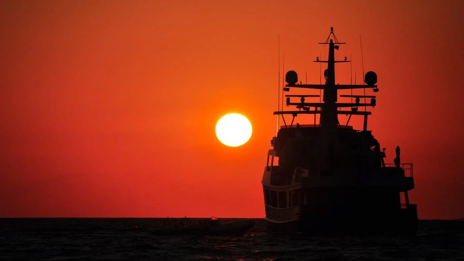 Пропавших в Красном море российских моряков захватили пираты — СМИ