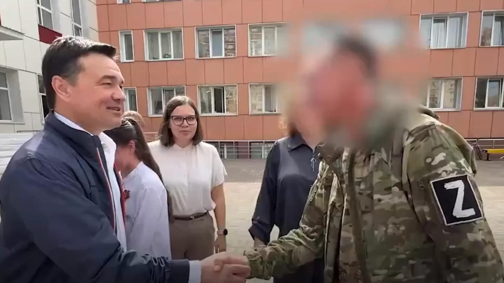 Андрей Воробьев встретился с бойцом СВО в Селятинской школе