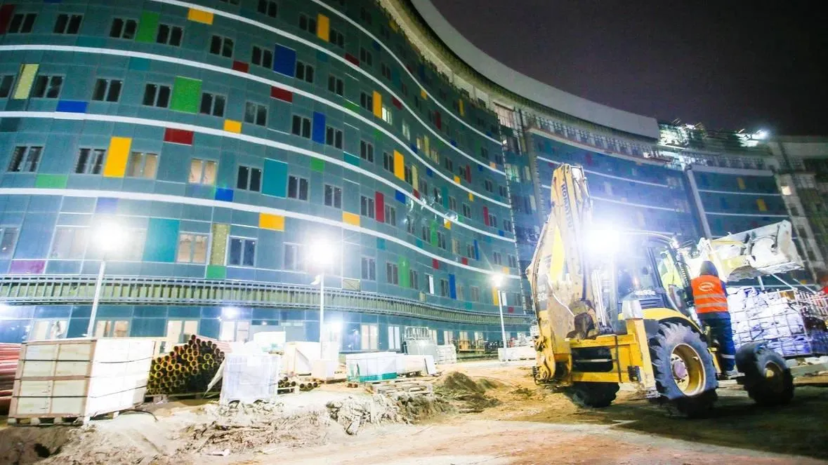 Дмитрий Волков проверил ход текущих работ на строительстве детской областной больницы в Красногорске
