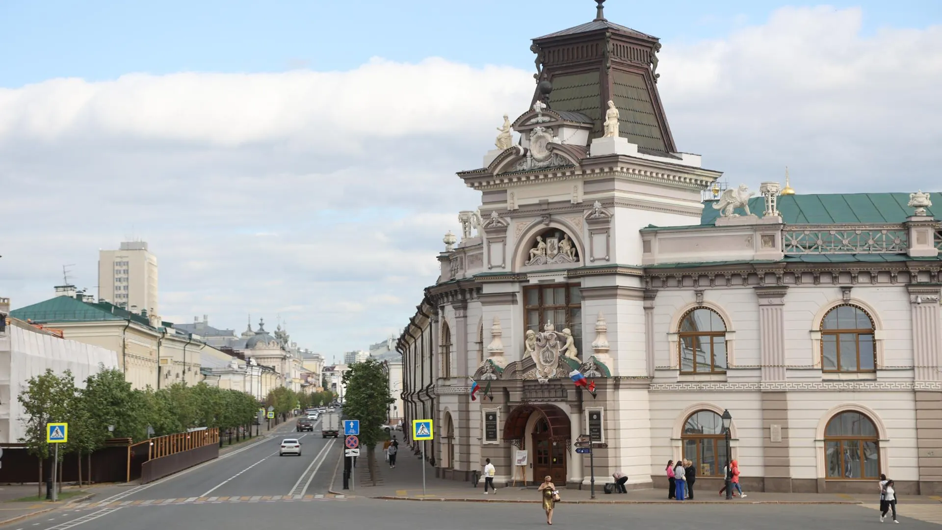 В городских парках Казани продолжают действовать вандалы