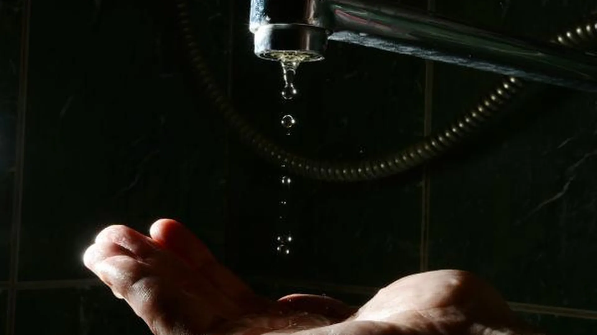 Отключение горячей воды началось в ряде муниципалитетов области