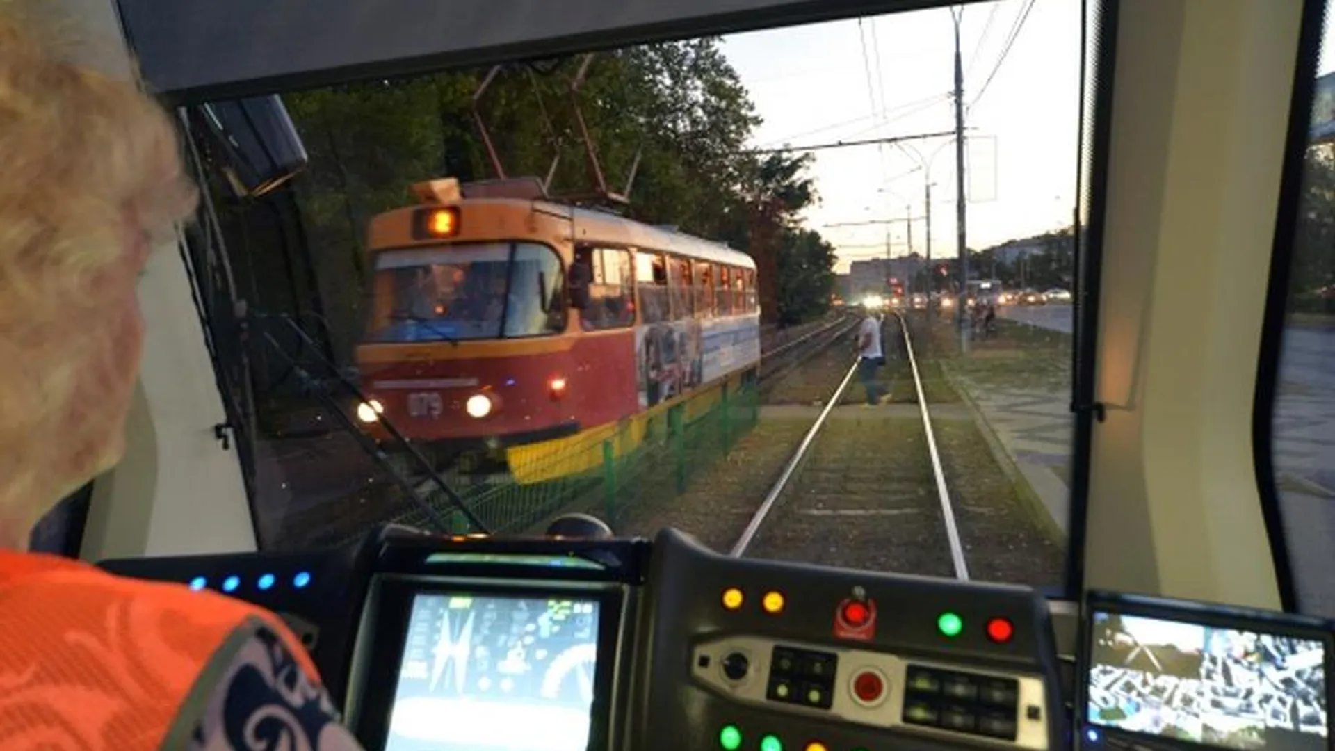 Трамвай сошел с рельсов из-за грубого нарушения ПДД в Москве