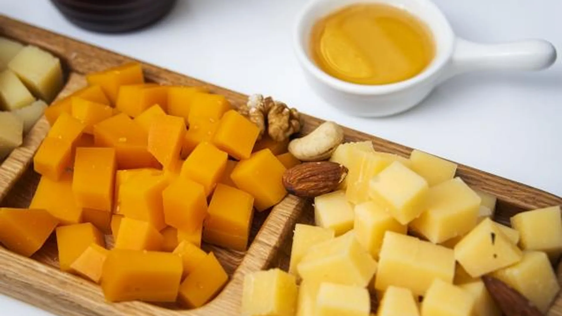 Фармаколог Эдигер рекомендовал употреблять твердые сорта сыра для снижения тревожности