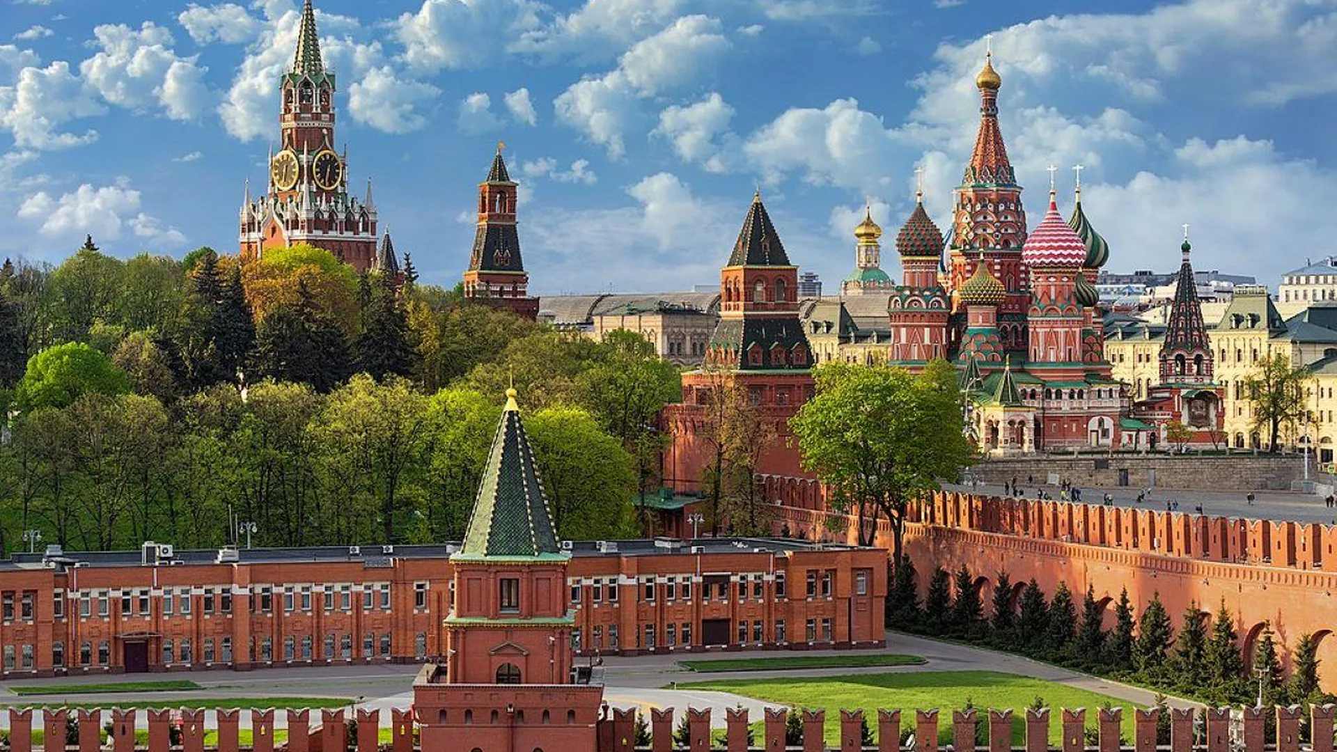 Московский кремль. Кремль внутри. Кремль открыт для посещения. Кремль открыт для посещения. Гум виды крыш.