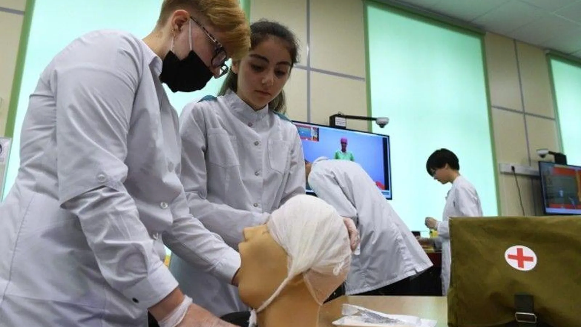 Учебный центр НИКИ детства провел занятия для учеников медицинского класса гимназии Егорьевска