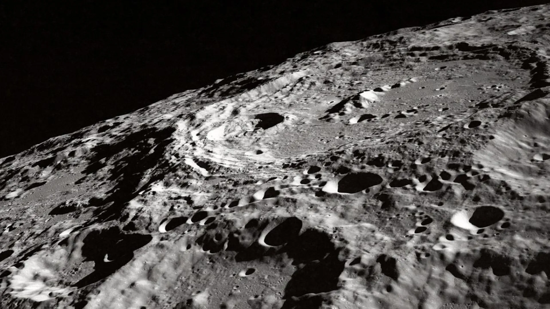 Финансирование и амбиции: почему рухнула «Луна-25»