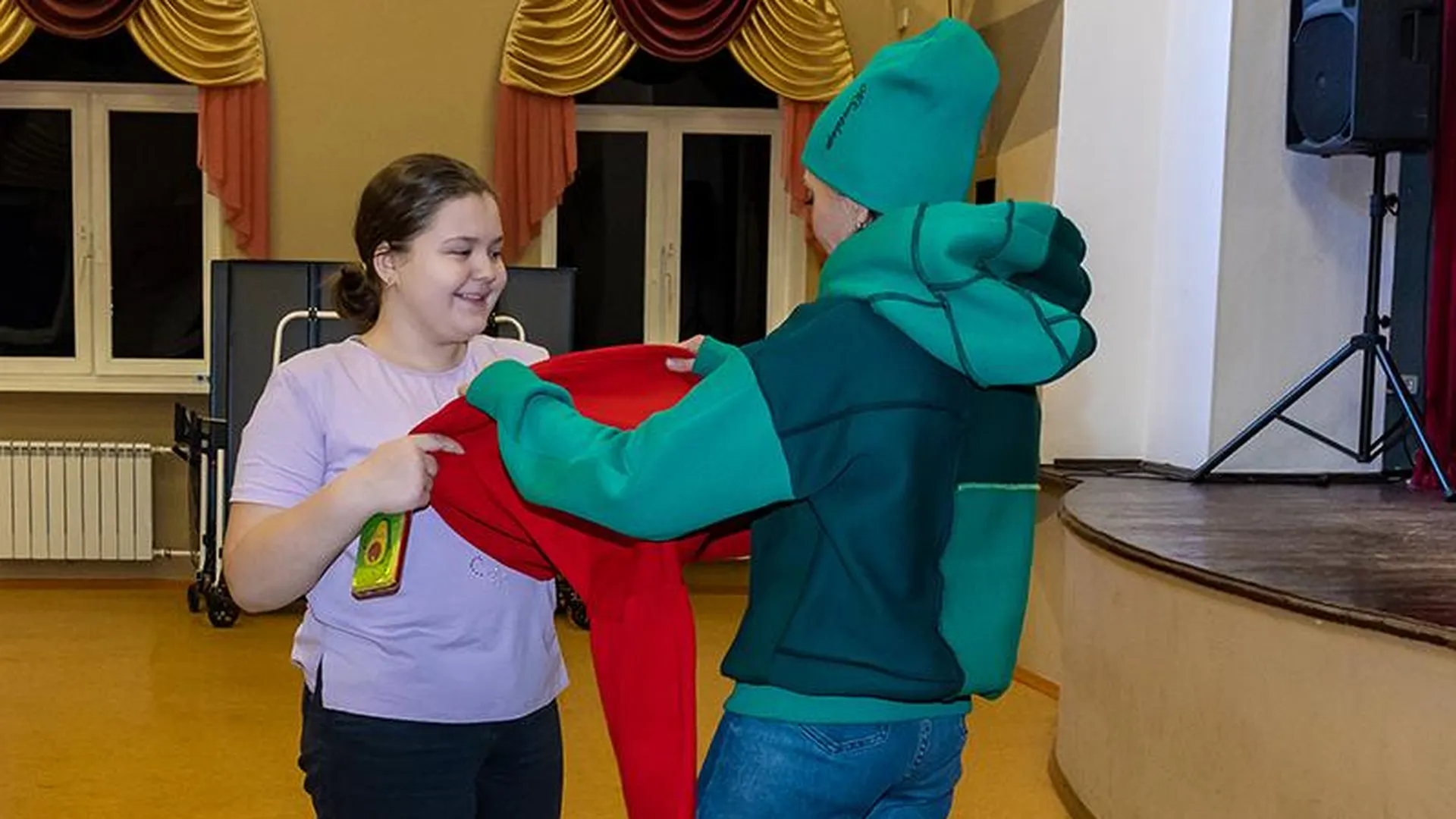 Дизайнер из Подольска подарила одежду своего бренда белгородским детям